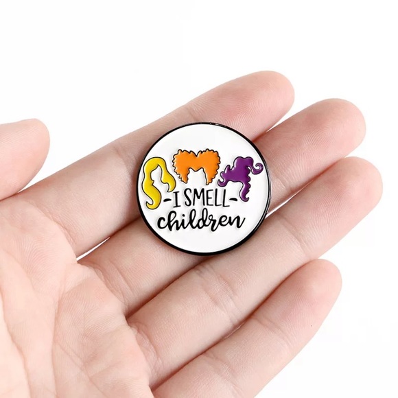 I Smell Children Hocus Pocus Halloween pin NEW - Picture 2 of 3